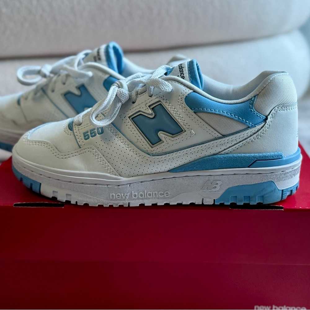 NEW BALANCE 550s 2023
Wmns 550 'Blue Haze' size 8